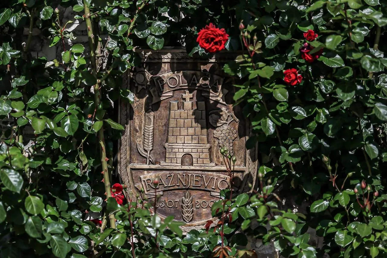 Heritage Hotel & Estate Raznjevica Dvori Ad 1307 Polaca