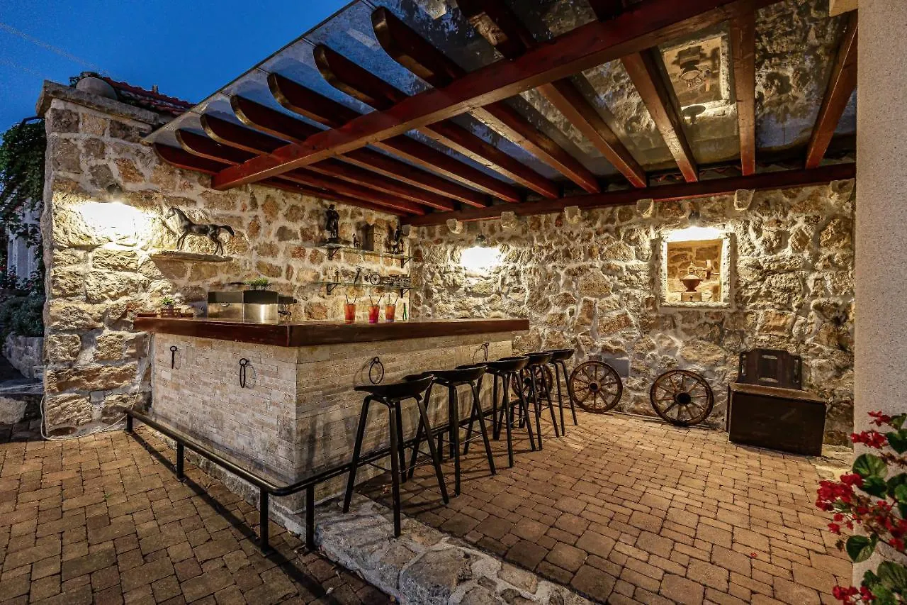 Heritage Hotel & Estate Raznjevica Dvori Ad 1307 Polaca