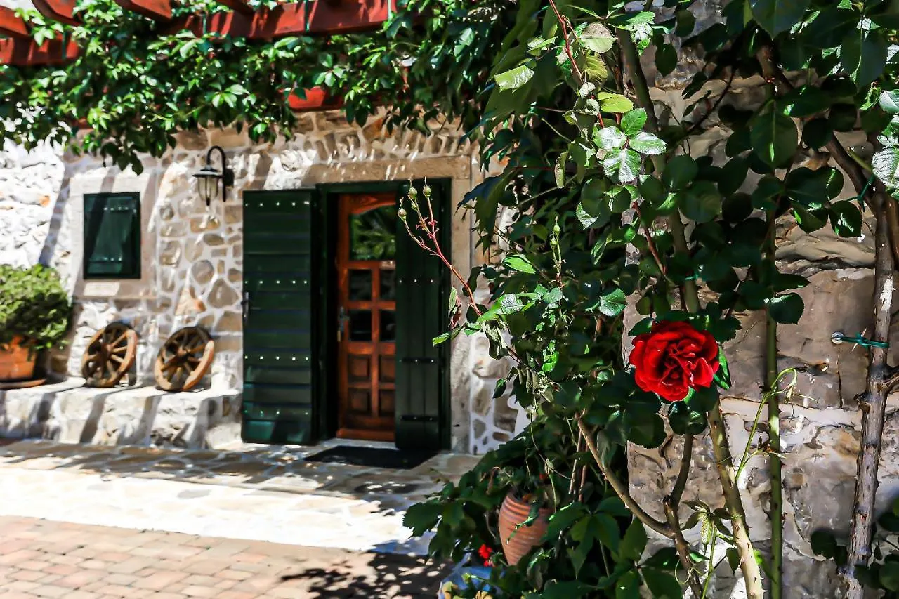Heritage Hotel & Estate Raznjevica Dvori Ad 1307 Polaca 5*,